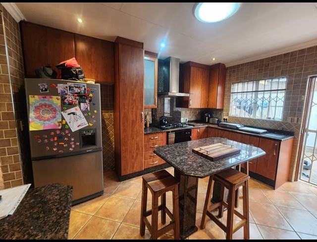 3 BEDROOM HOUSE FOR SALE IN BRACKENHURST